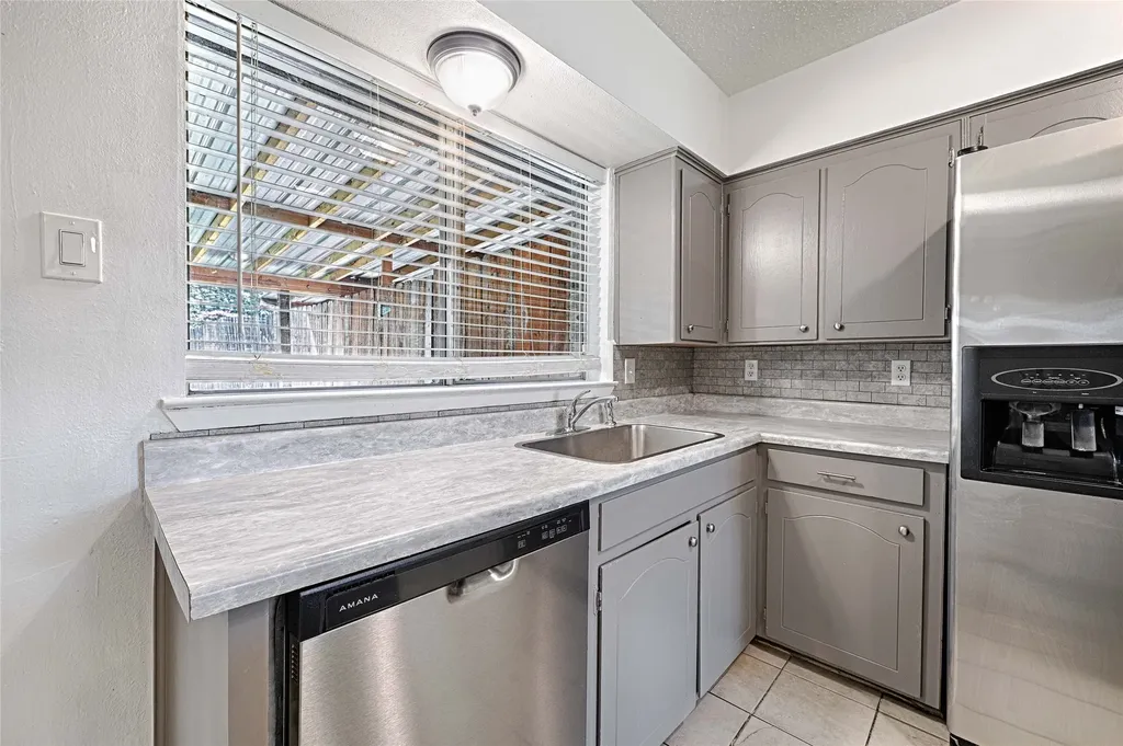 810 Waikiki Drive Garland TX 75043