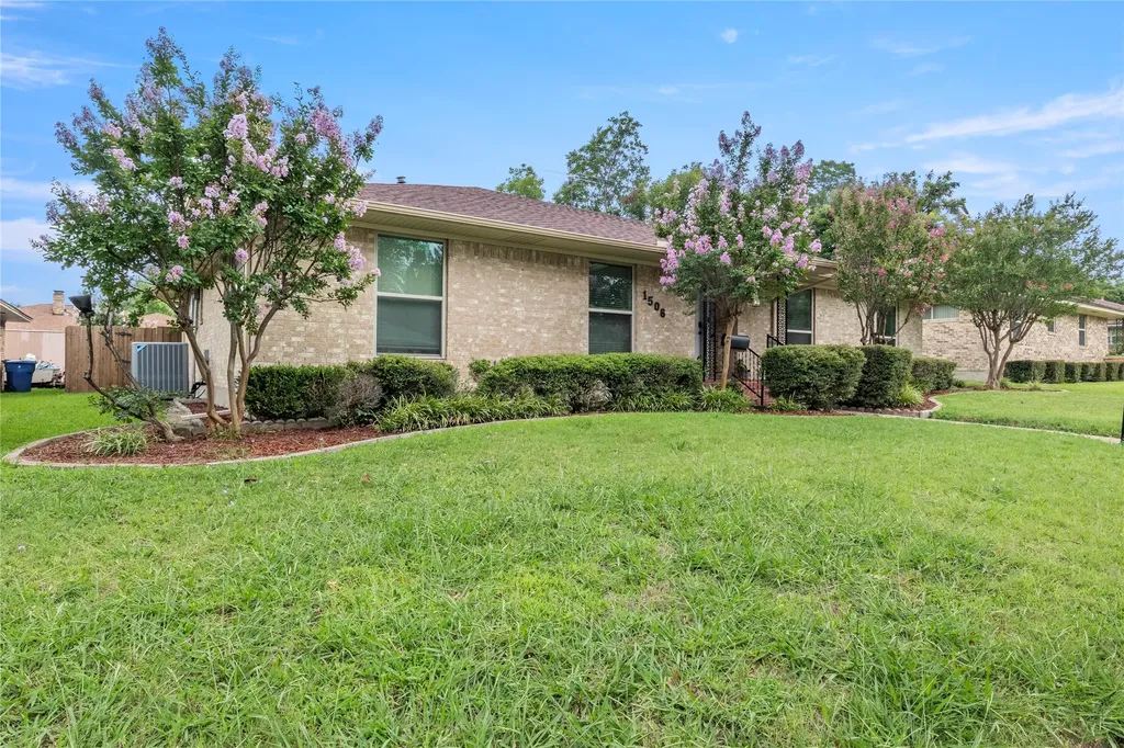 1506 Lexington Drive Garland TX 75041