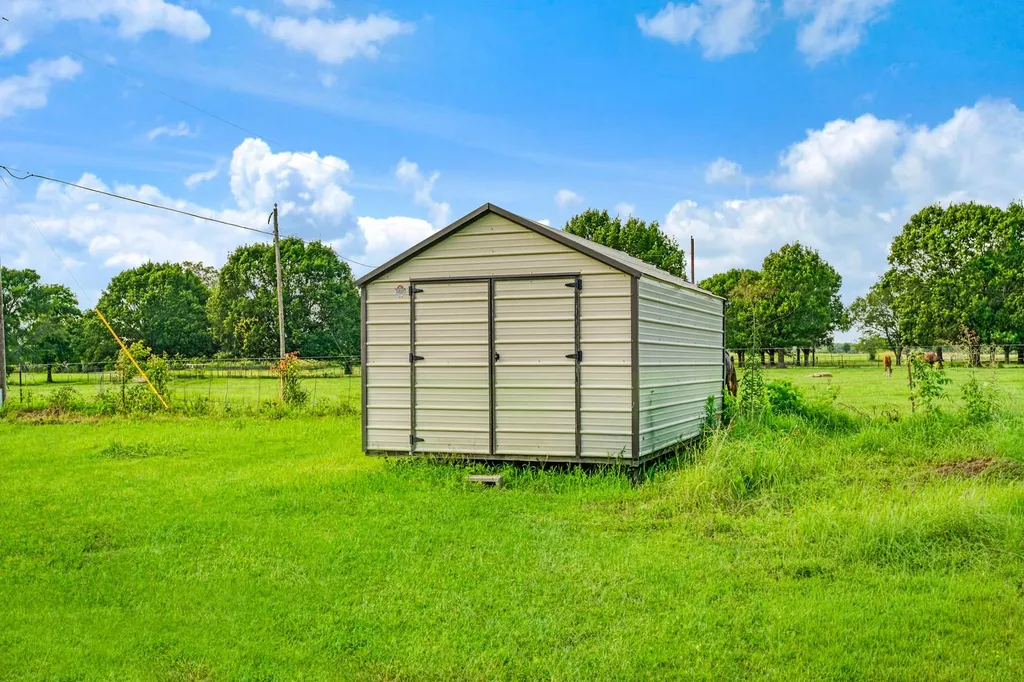 735 Todd Street Blossom TX 75416