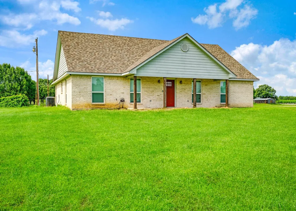 735 Todd Street Blossom TX 75416
