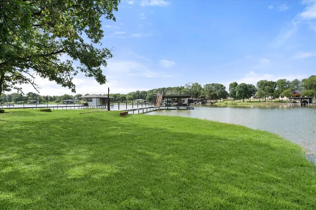 930 Waters Edge Drive Corsicana TX 75109