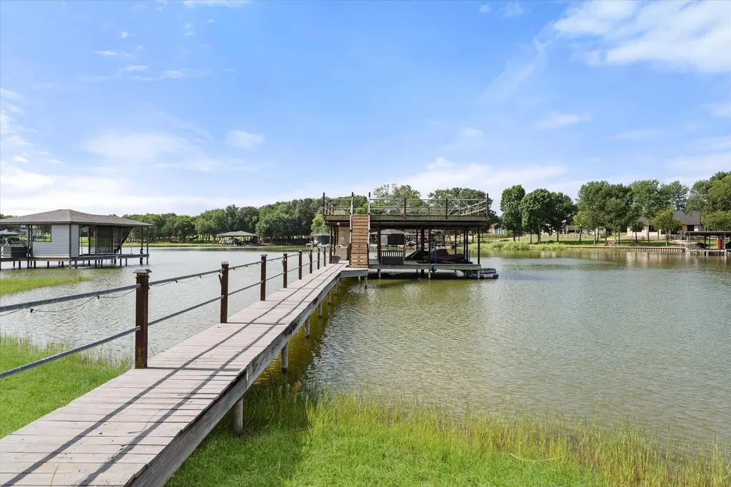 930 Waters Edge Drive Corsicana TX 75109