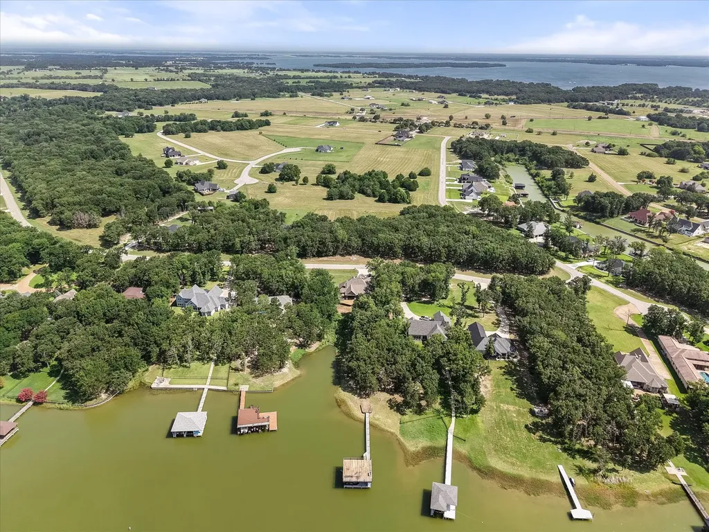 930 Waters Edge Drive Corsicana TX 75109