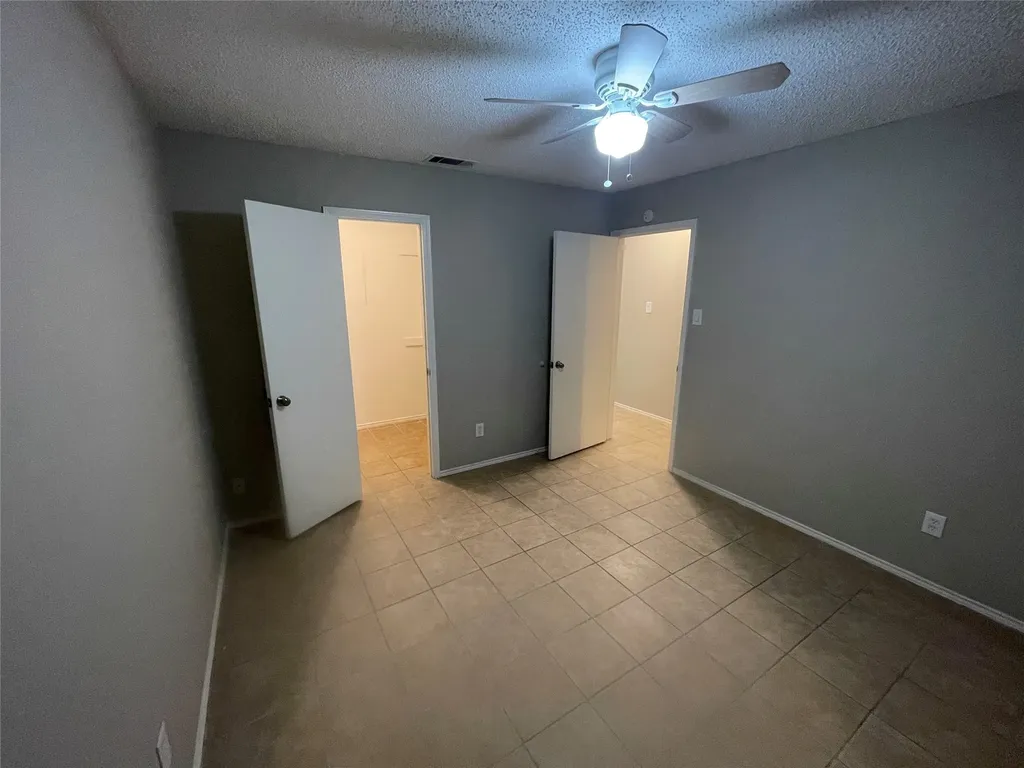 104 Oak Wood Lane Kennedale TX 76060