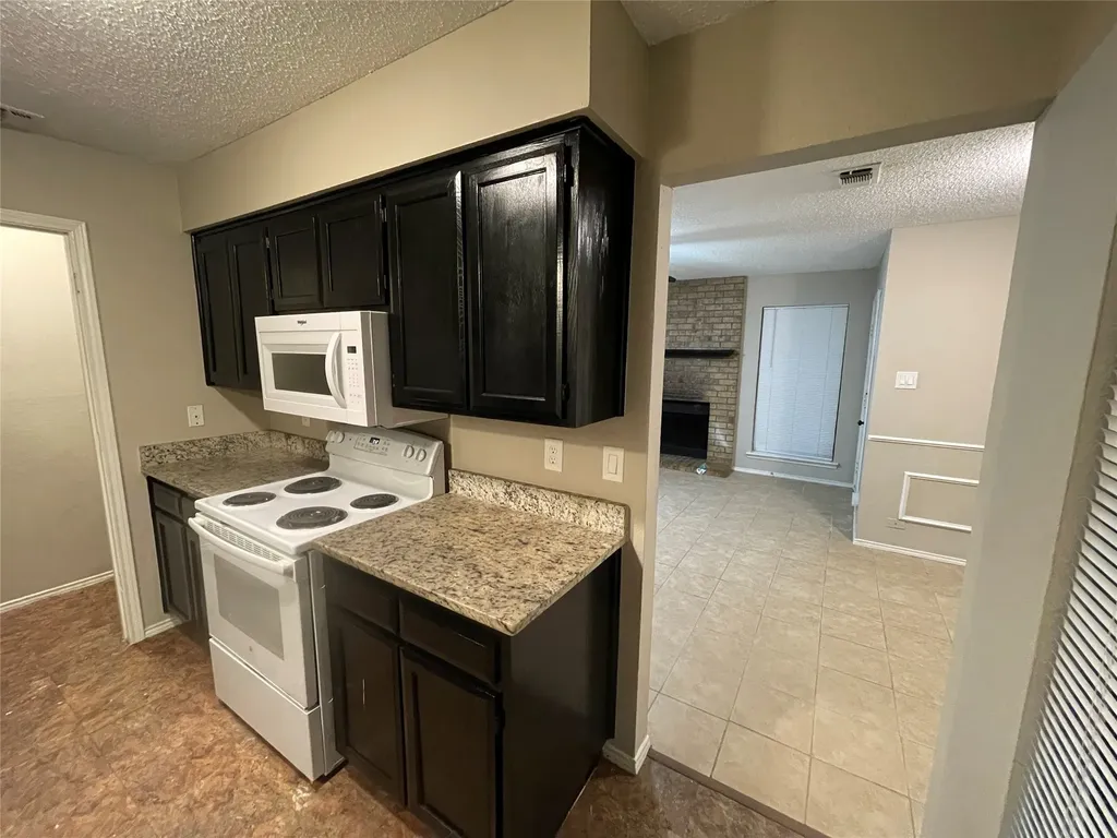 104 Oak Wood Lane Kennedale TX 76060