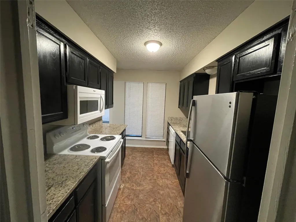 104 Oak Wood Lane Kennedale TX 76060