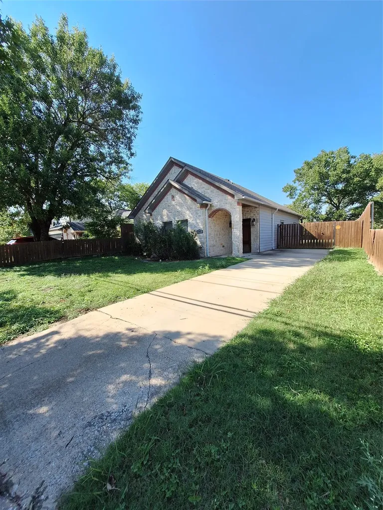 4107 Canada Drive Dallas TX 75212
