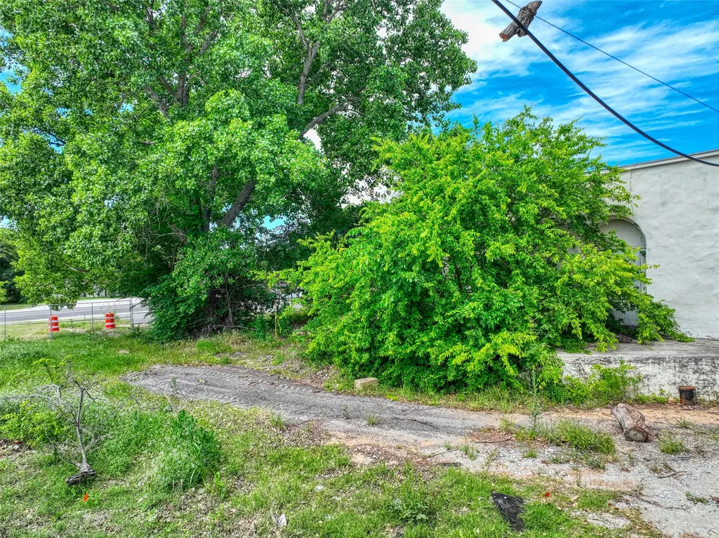 110 N Wickham Street Alvord TX 76225