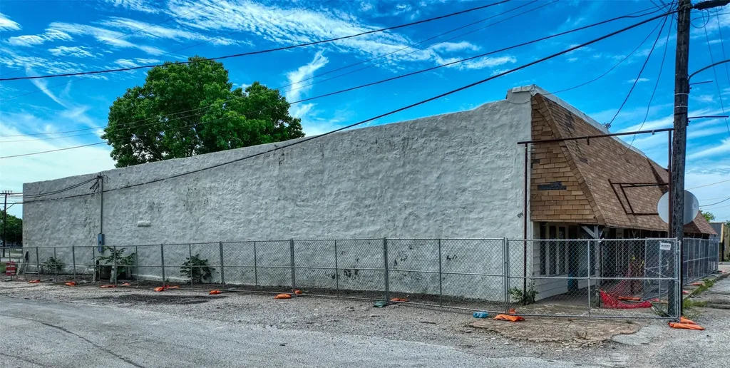 110 N Wickham Street Alvord TX 76225