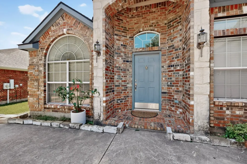 2201 Trickling Creek Drive Garland TX 75041