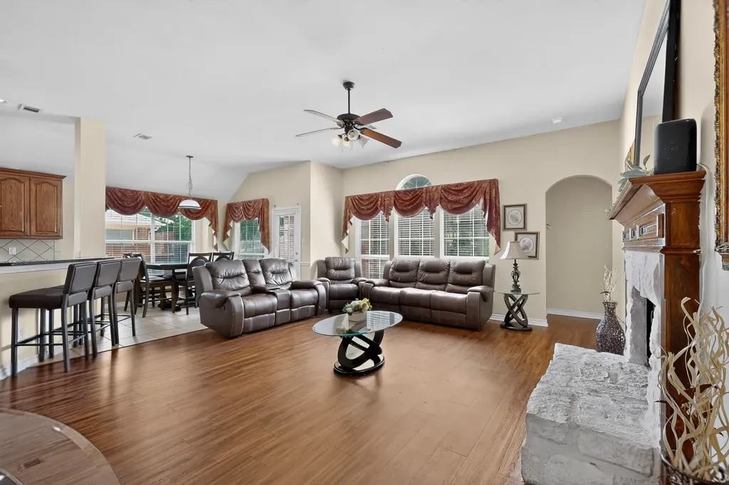2201 Trickling Creek Drive Garland TX 75041
