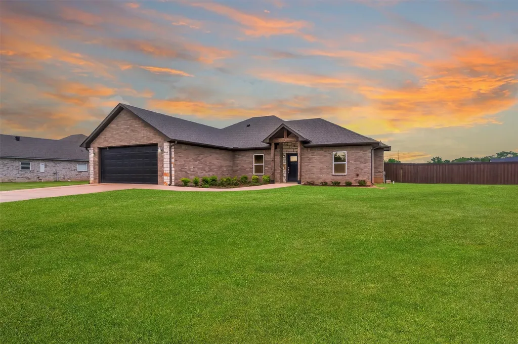391 County Road 1610 Alba TX 75410