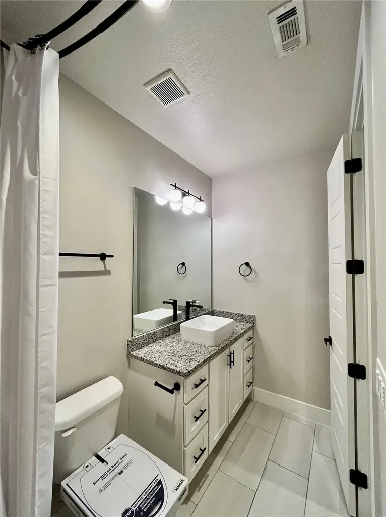 251 S Mill Street Lewisville TX 75057