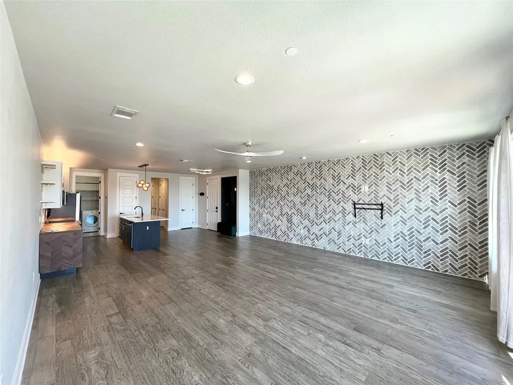 251 S Mill Street Lewisville TX 75057