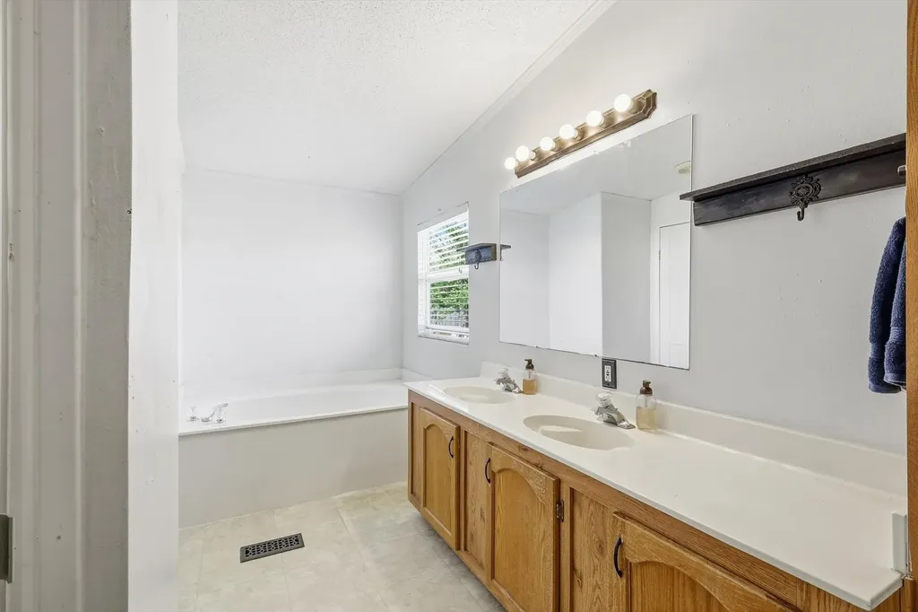 5894 Stone Creek Drive Sanger TX 76266