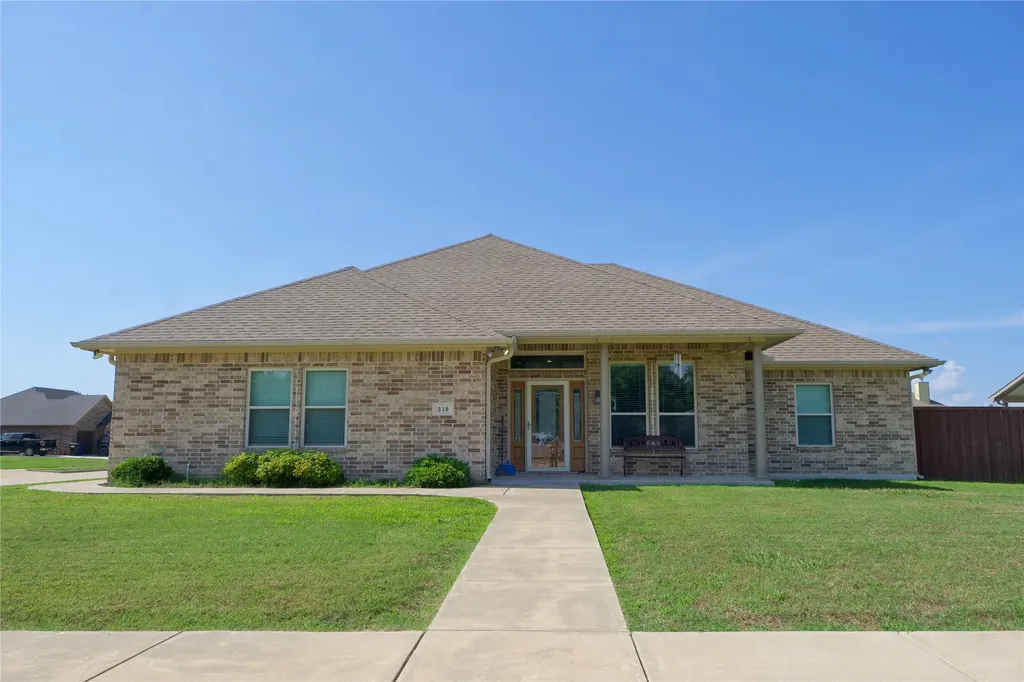 318 E 4th Street Lindsay TX 76250