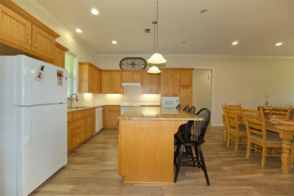 318 E 4th Street Lindsay TX 76250
