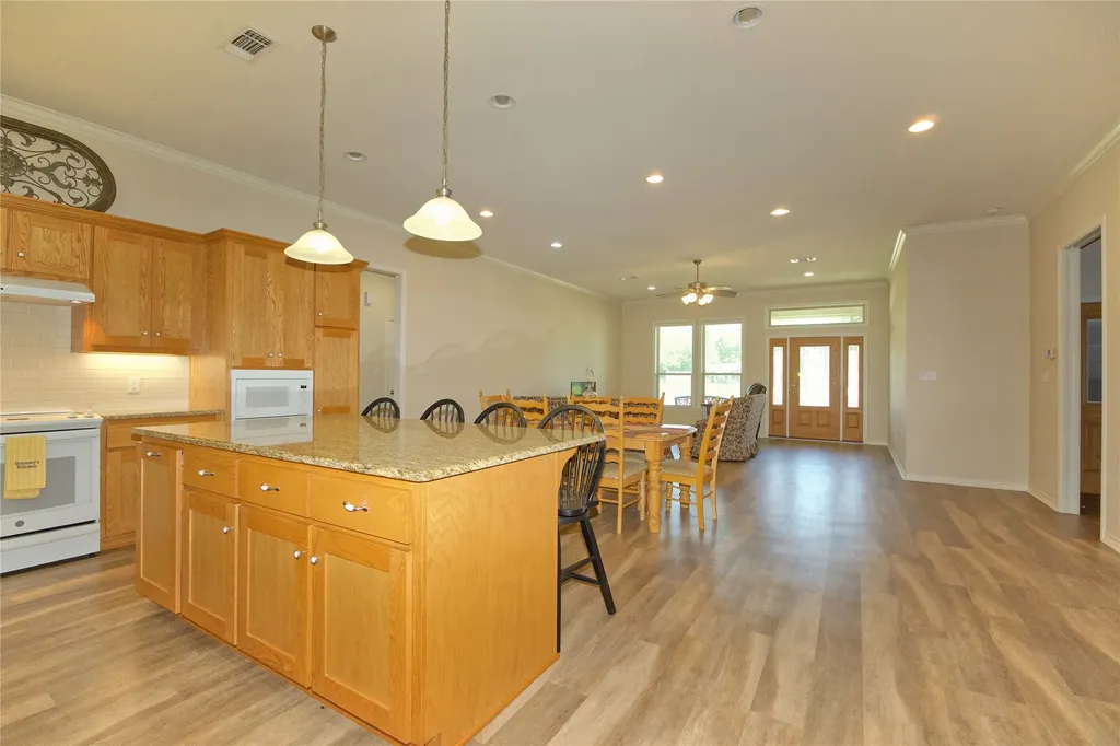 318 E 4th Street Lindsay TX 76250