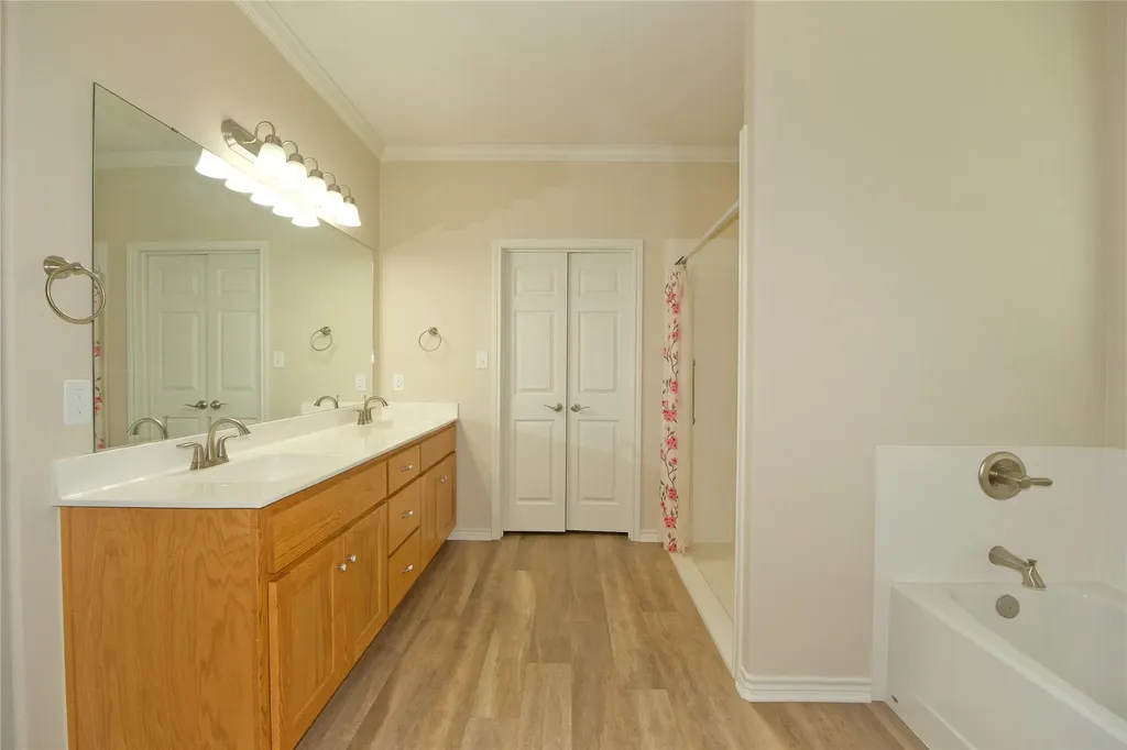 318 E 4th Street Lindsay TX 76250