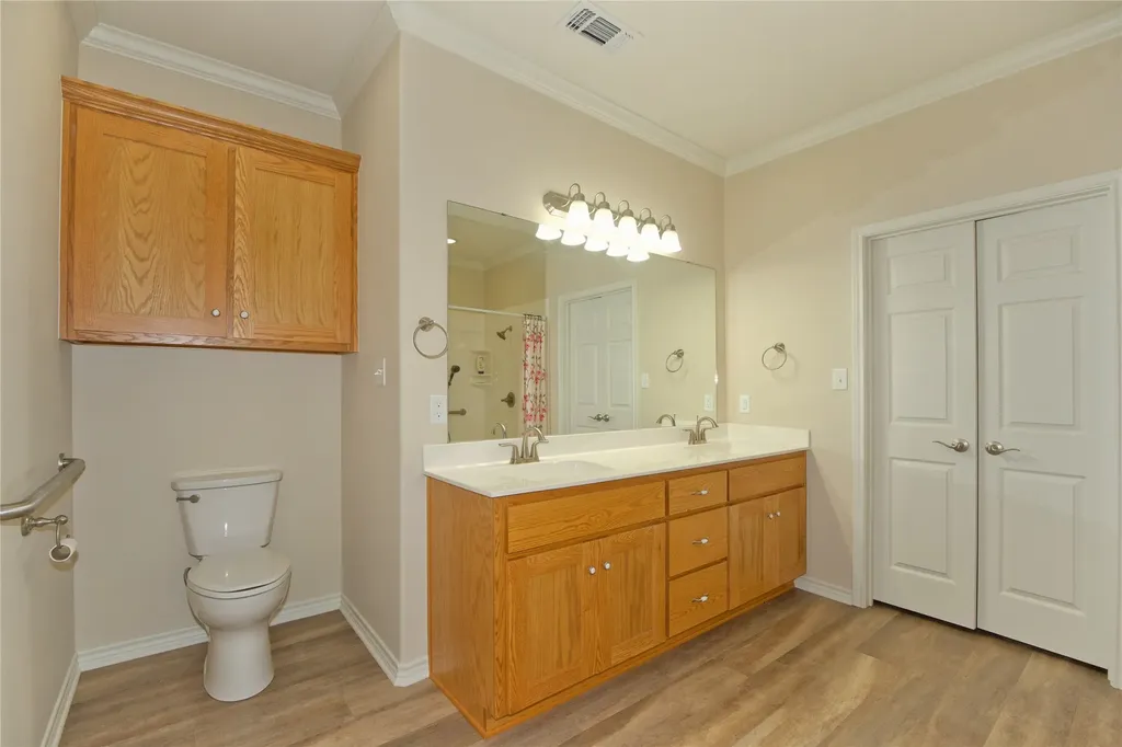 318 E 4th Street Lindsay TX 76250
