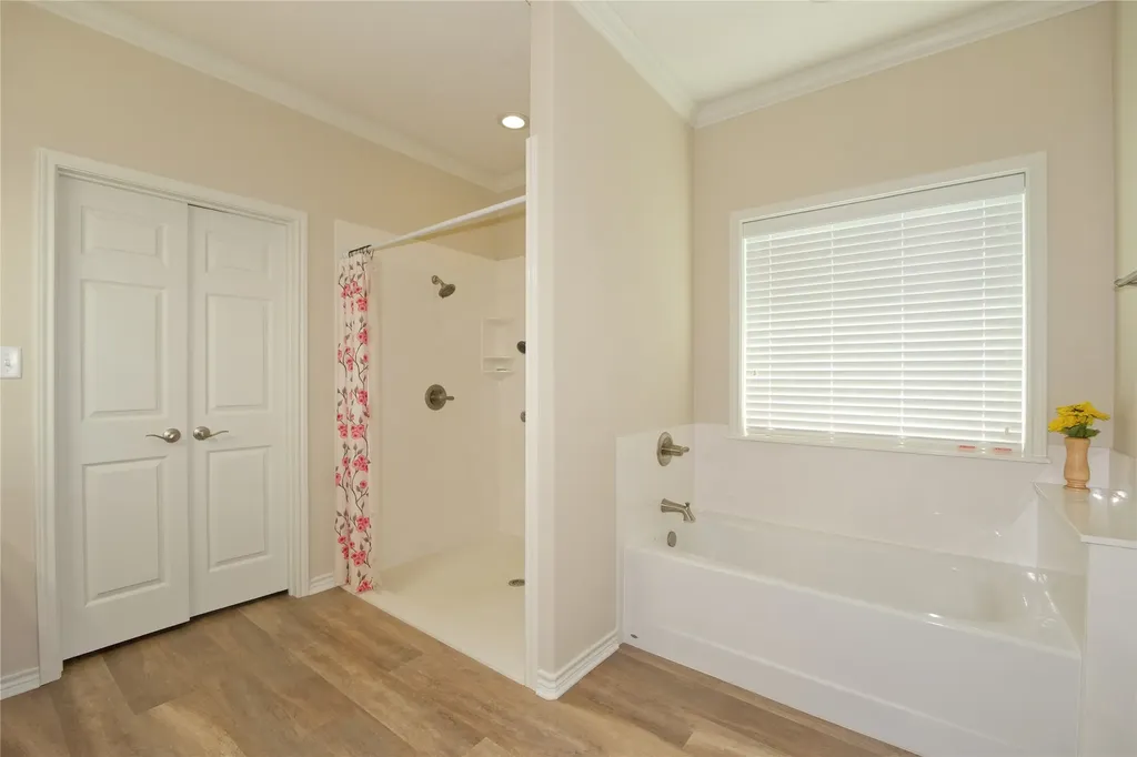 318 E 4th Street Lindsay TX 76250