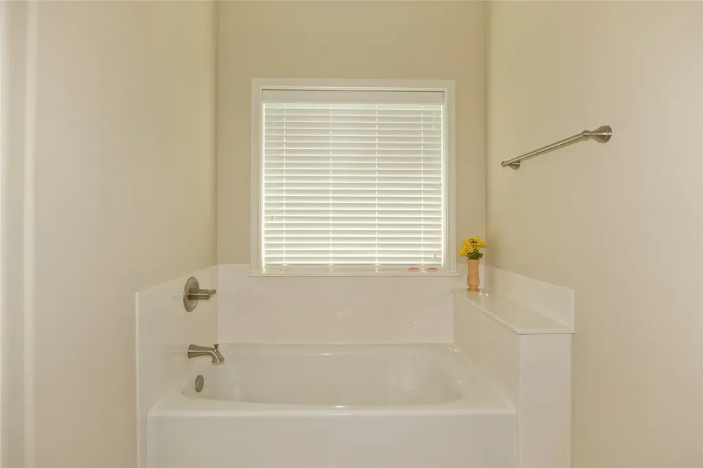 318 E 4th Street Lindsay TX 76250