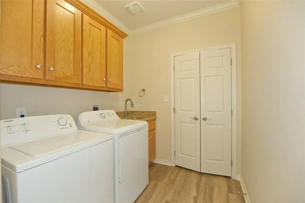 318 E 4th Street Lindsay TX 76250