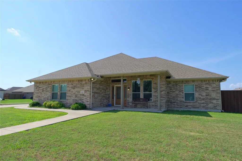 318 E 4th Street Lindsay TX 76250