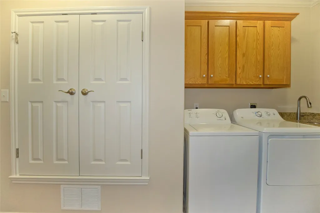 318 E 4th Street Lindsay TX 76250