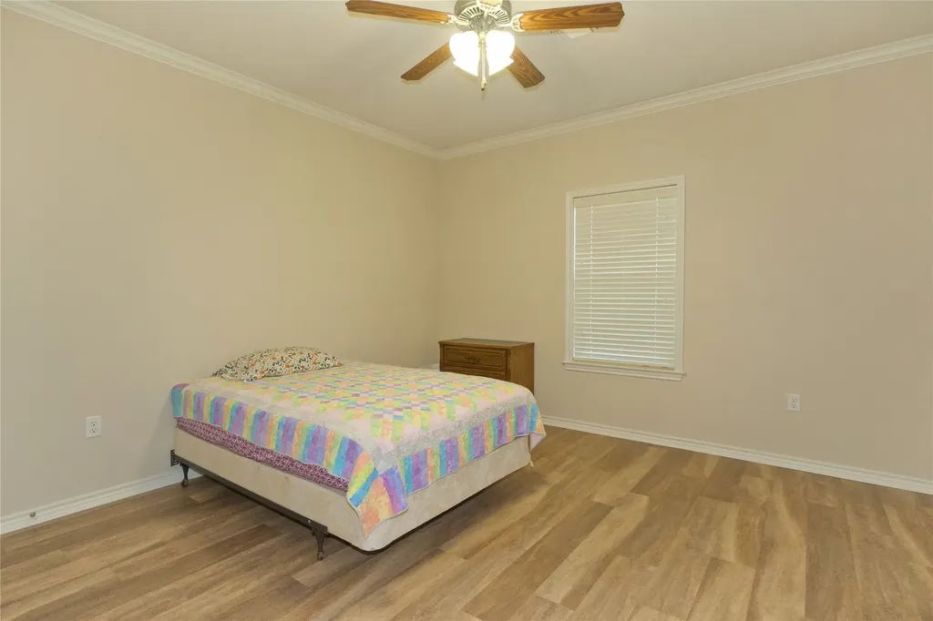 318 E 4th Street Lindsay TX 76250
