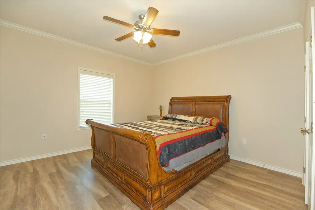 318 E 4th Street Lindsay TX 76250