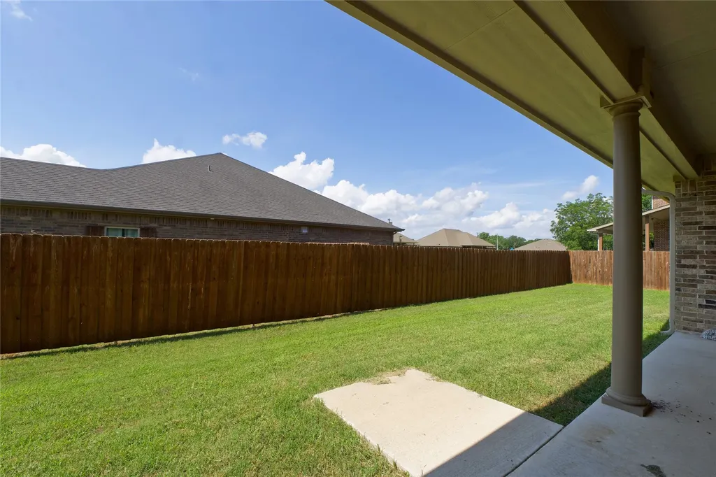 318 E 4th Street Lindsay TX 76250