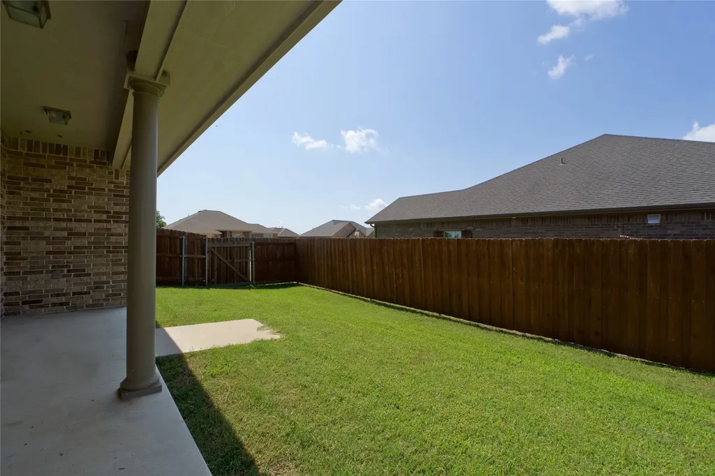 318 E 4th Street Lindsay TX 76250