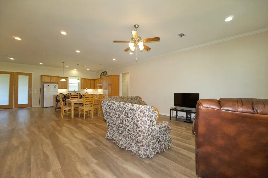 318 E 4th Street Lindsay TX 76250