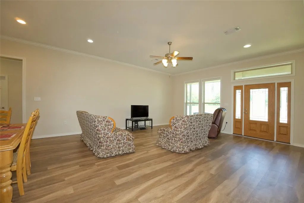 318 E 4th Street Lindsay TX 76250