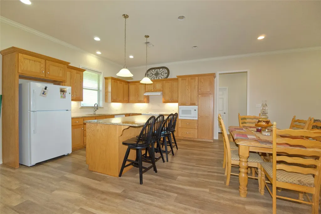 318 E 4th Street Lindsay TX 76250