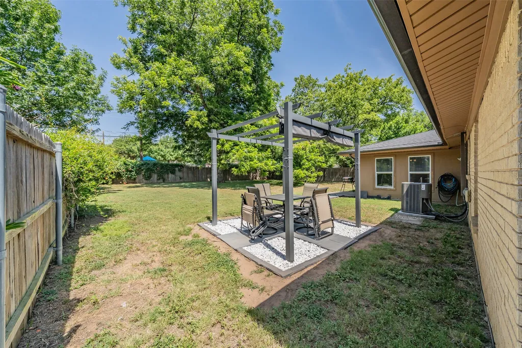 853 Lee Drive Bedford TX 76022