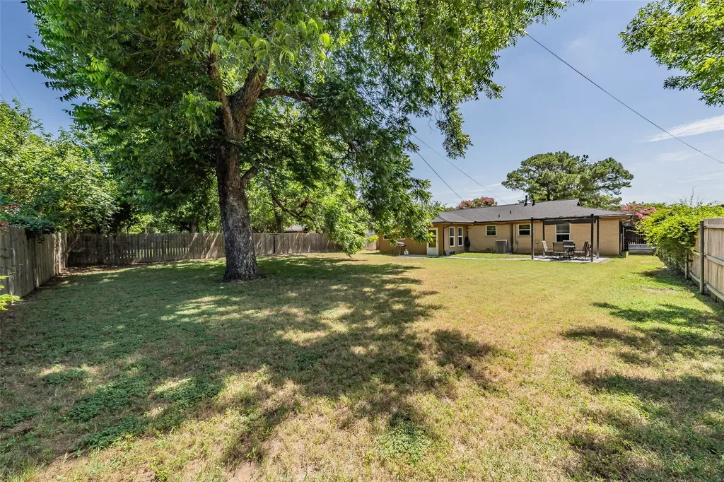 853 Lee Drive Bedford TX 76022