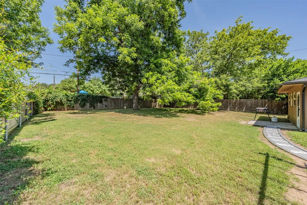 853 Lee Drive Bedford TX 76022