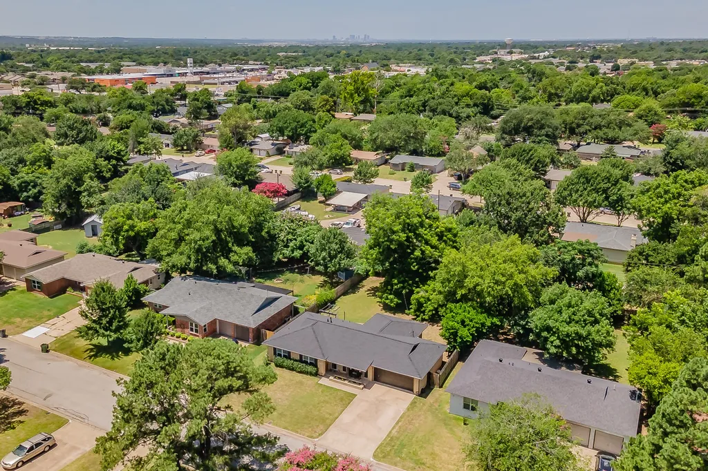 853 Lee Drive Bedford TX 76022