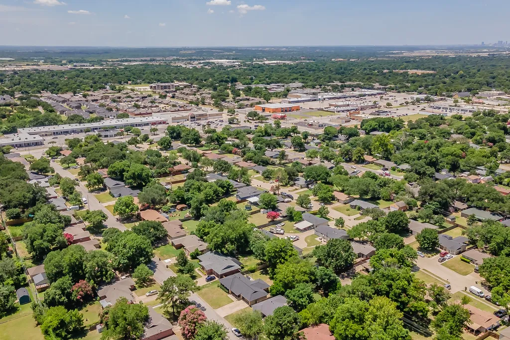 853 Lee Drive Bedford TX 76022