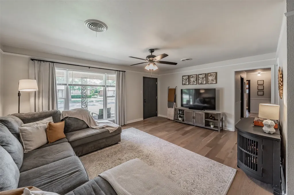 853 Lee Drive Bedford TX 76022