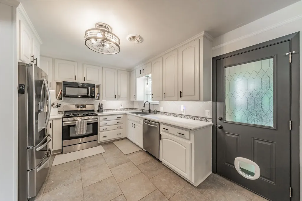 853 Lee Drive Bedford TX 76022