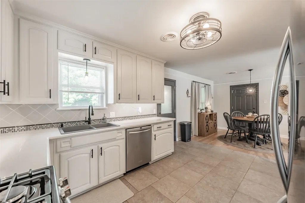 853 Lee Drive Bedford TX 76022