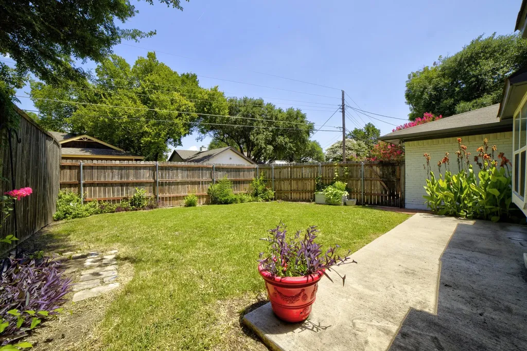 4730 Chilton Drive Dallas TX 75227
