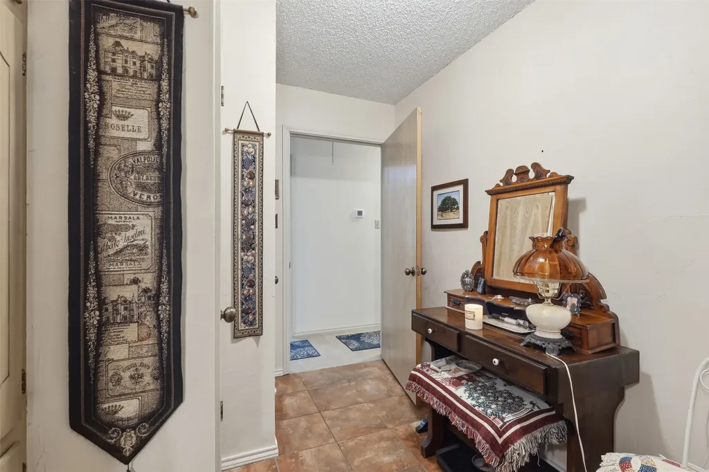 777 Wildwood Trail Weatherford TX 76085