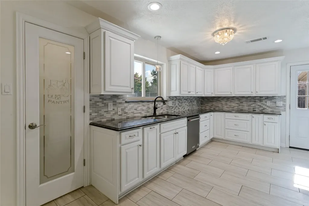 2 Rolling Hills Circle Denton TX 76205
