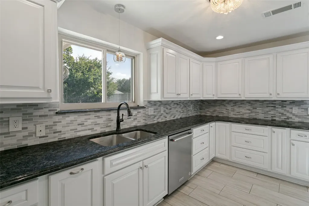 2 Rolling Hills Circle Denton TX 76205