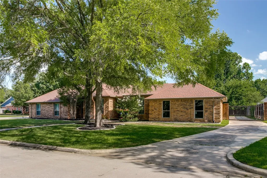 2 Rolling Hills Circle Denton TX 76205