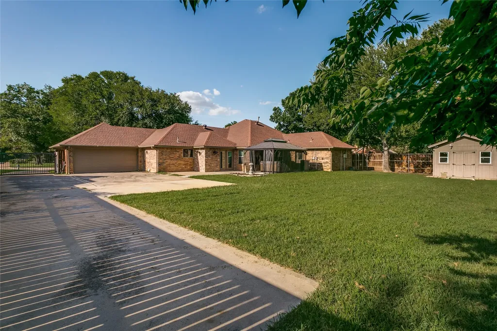2 Rolling Hills Circle Denton TX 76205